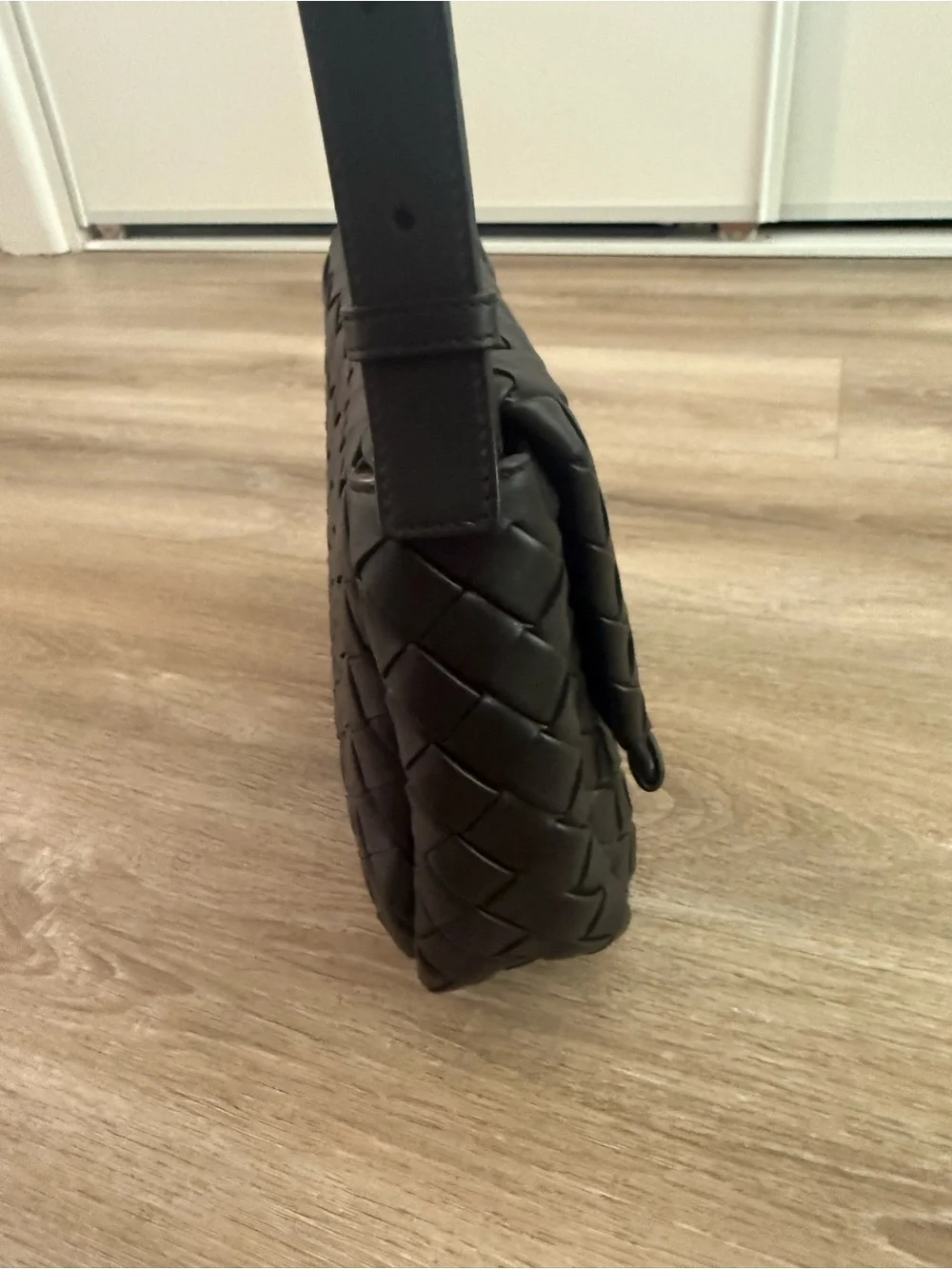 Bottega Veneta Black Intrecciato Woven Leather cobble messenger Bag